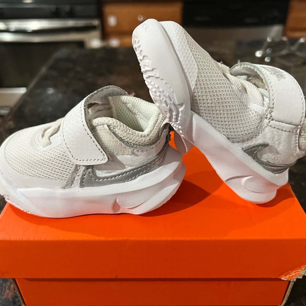 white Nike Team Hustle D 10